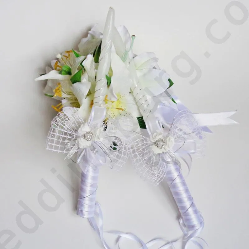 Ритуални свещи в бяло и сребрист акцент, модел RS030